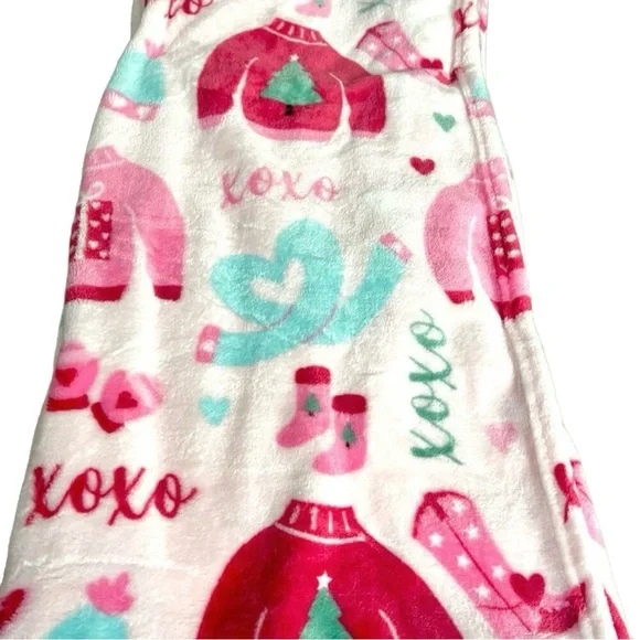 Betsey Johnson Christmas Soft Plush Throw Blanket Holiday Pink Sweaters 50"x 70” - Picture 3 of 4